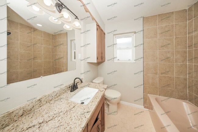 Building Photo - 3225 NW 35th Pl