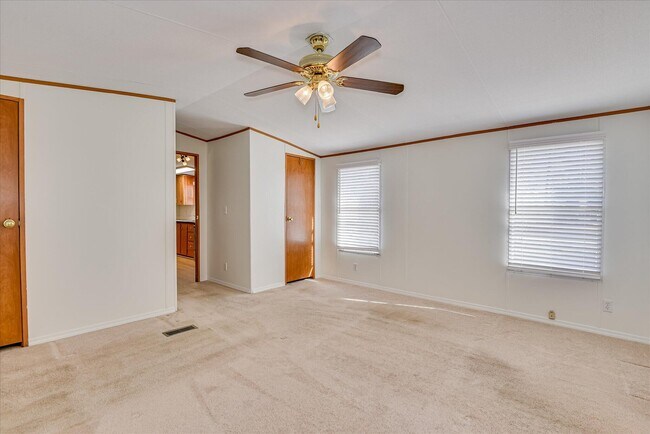 Building Photo - 892 W Five Notch Rd