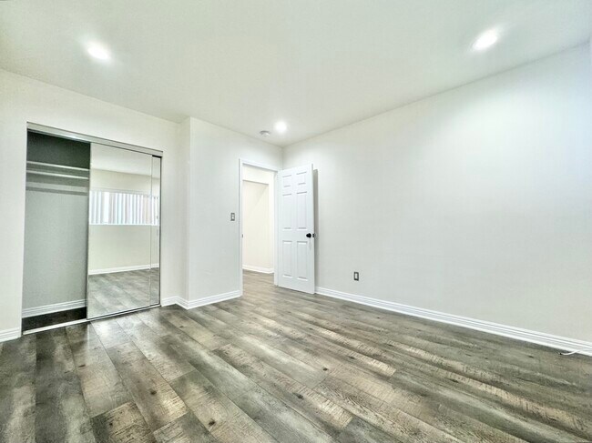Building Photo - 4839 W 17th St