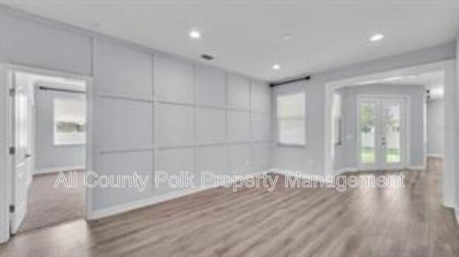 Building Photo - 1095 Woodland Oaks Dr