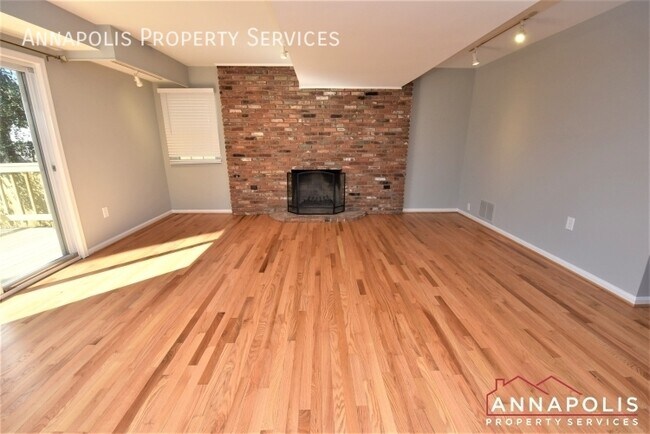 Building Photo - 424 Holly Dr