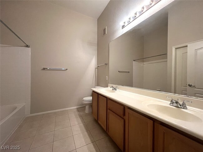 Building Photo - 2305 W Horizon Ridge Pkwy