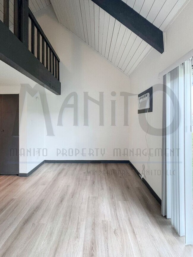 Building Photo - Charming Bungalow Unit