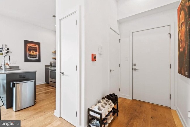 Building Photo - 1617 Hope St