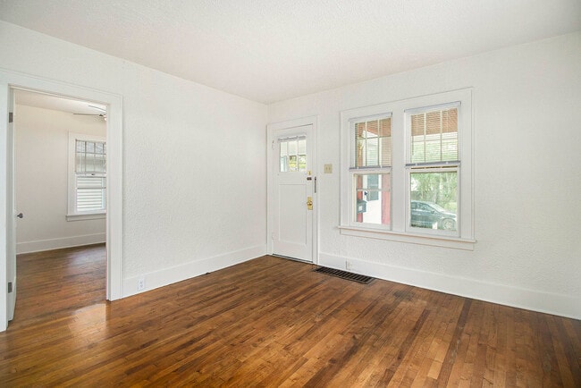 Building Photo - 539 Gayle Ave