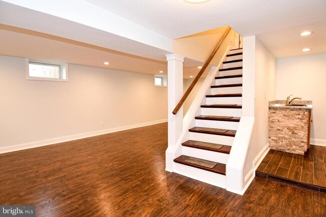 Building Photo - 7125 Harrison Ln