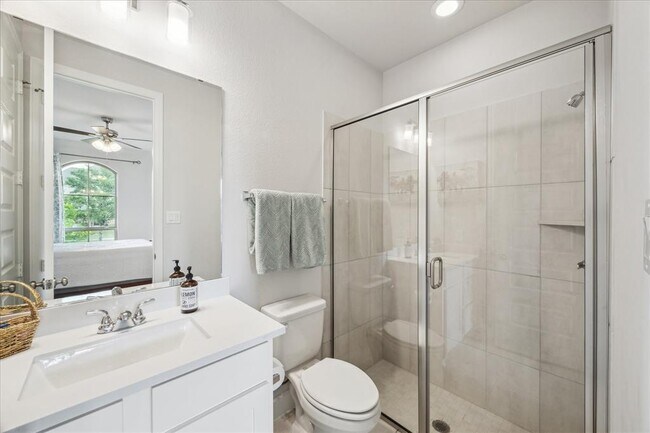 Building Photo - 9823 Magnolia Ests Ln
