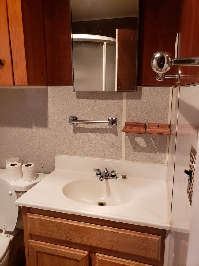 Building Photo - Cozy 3 Bedroom 2 Bath With Bonus Loft