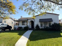 Building Photo - 444-446 N Alta Vista Blvd