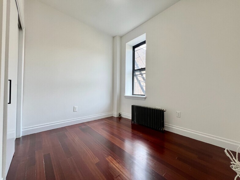 Building Photo - 609 W 137th St