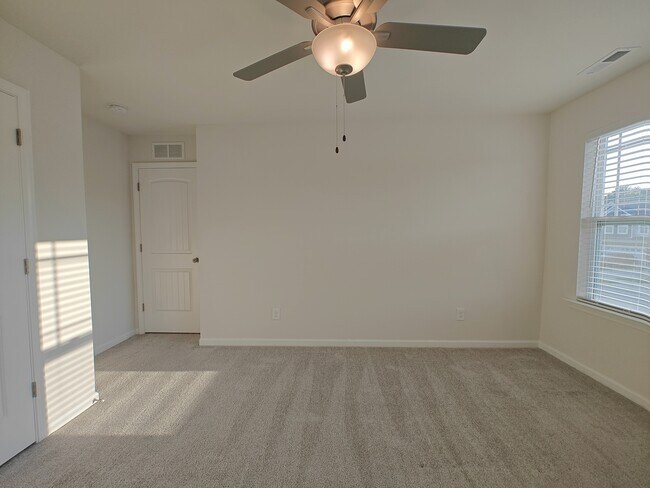 Building Photo - 756 Creekway Dr