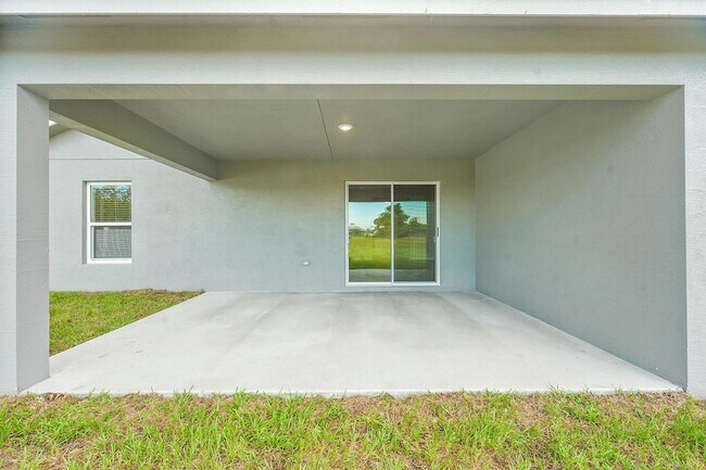 Building Photo - 5884 NW Files Ct