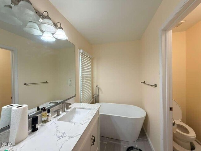 Building Photo - 109 E Seve Ct