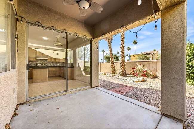 Building Photo - 906 E Sheffield Ave