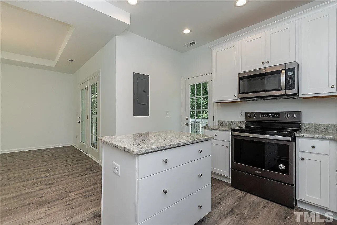 Building Photo - 2526 Sumter Dr