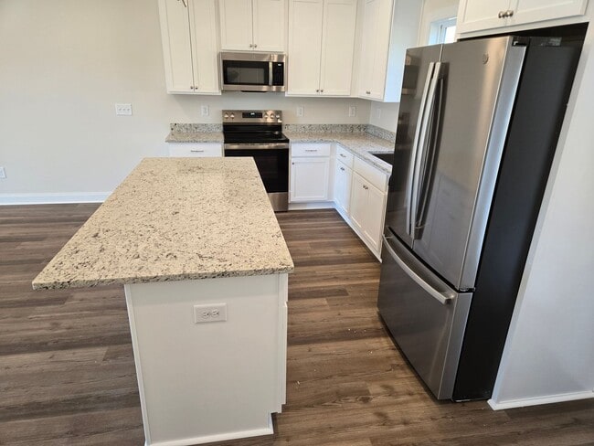 Building Photo - 3/2.5 Luxury Townhome Now Available!