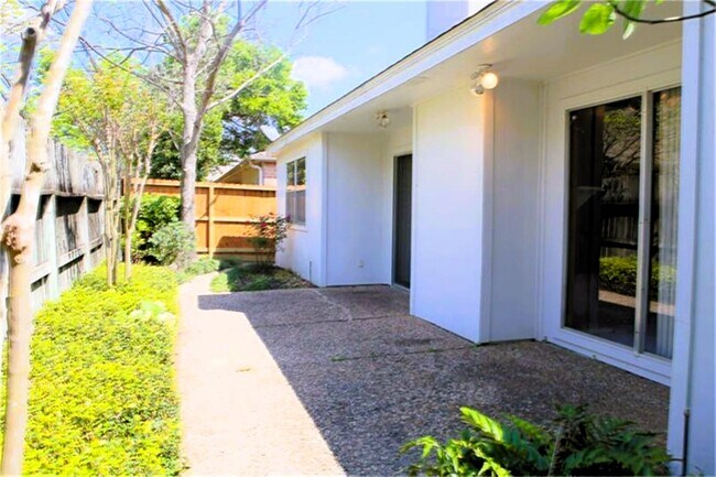 Building Photo - 312 Champions Colony III St