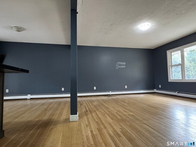 Building Photo - 158 River Rd