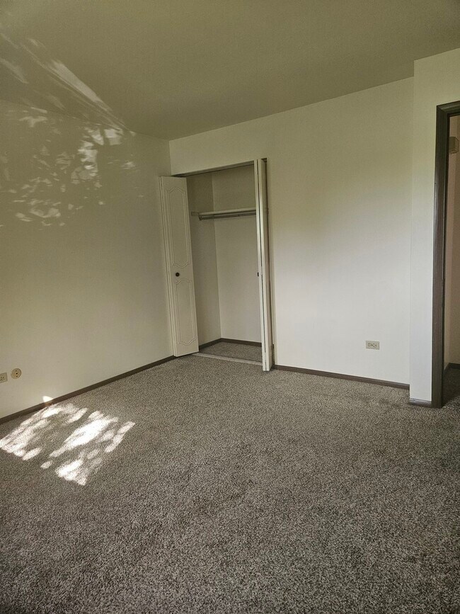 Building Photo - 1253 Getzelman Dr