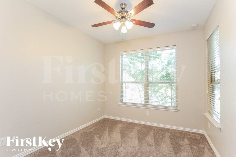 Building Photo - 5926 Akin Elm