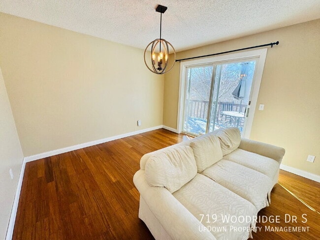 Building Photo - 719 Woodridge Dr S