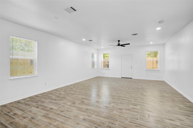 Building Photo - 9932 Fillmore St