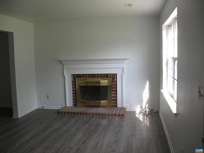 Building Photo - 270 Albert Ct