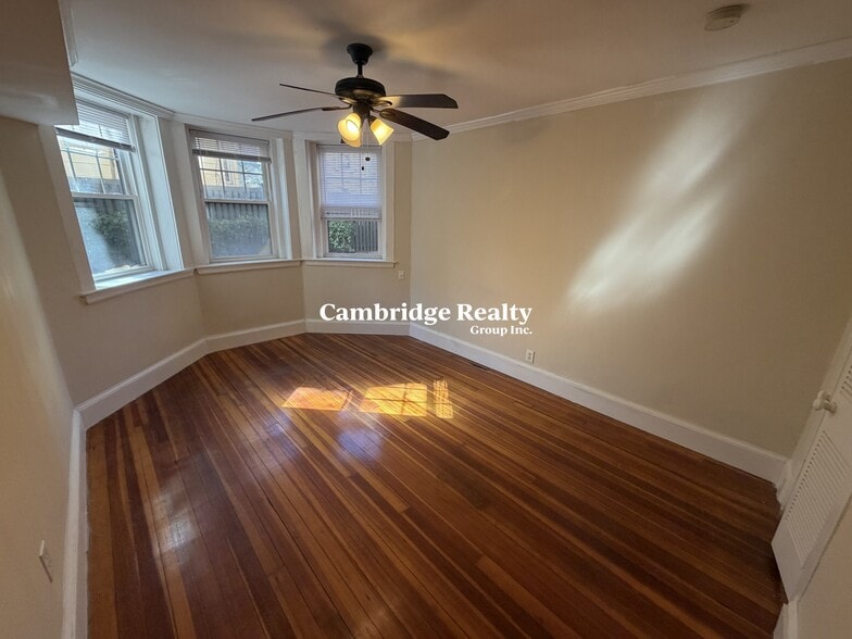 Building Photo - 5 Newport Rd