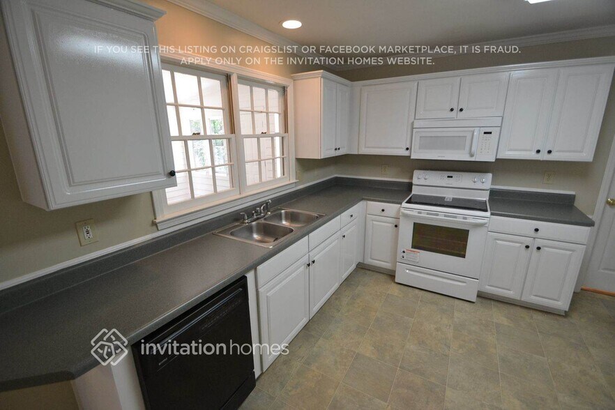 Building Photo - 613 Dahlia Way