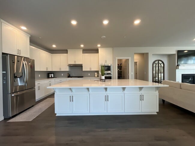 Building Photo - Spacious 5BR Home Near Mountainside High School with Loft, Balcony & Large Kitchen