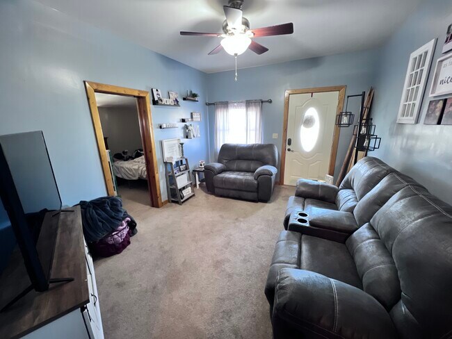 Living room - 663 Summit St