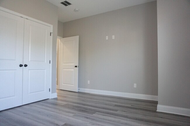 Building Photo - 48 9th Ave