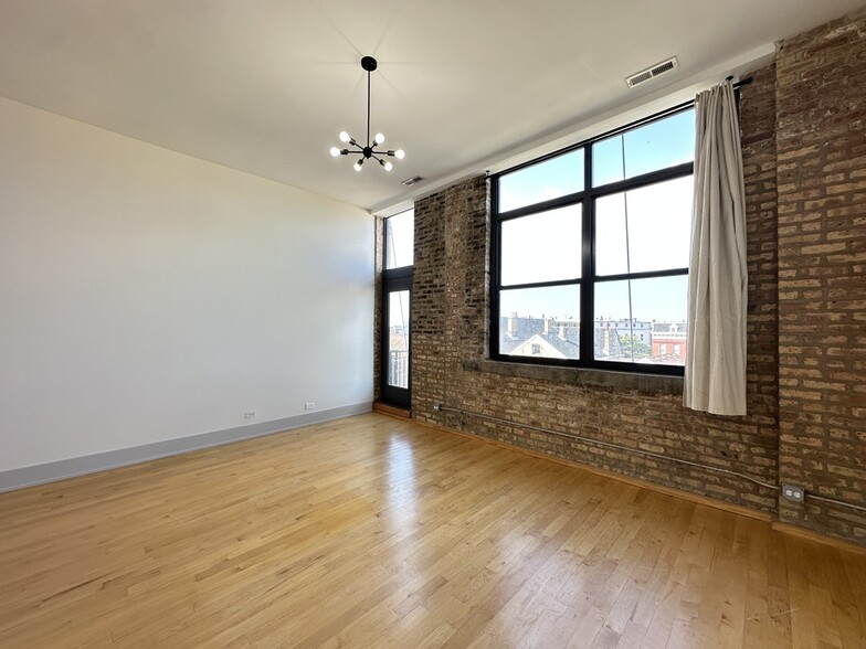 Building Photo - 1426 W 21st St