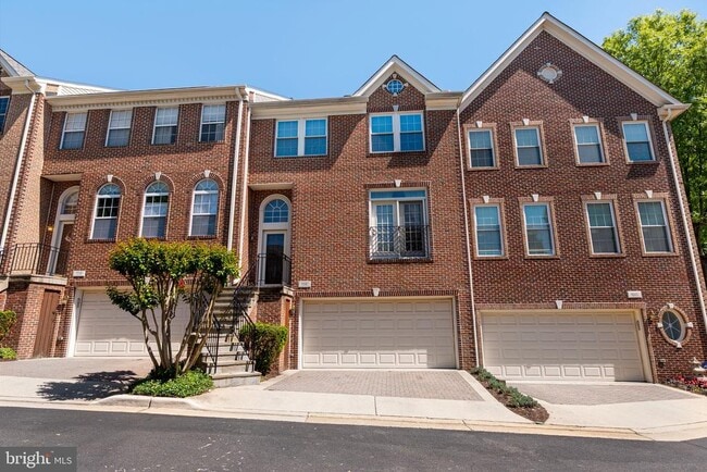 Building Photo - 102 Lounsbury Pl