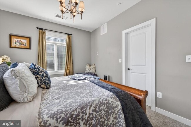 Building Photo - 724 Hendrix Ave