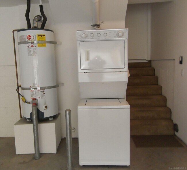 Building Photo - 3752 Mykonos Ln