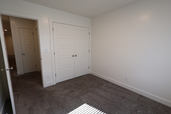 Building Photo - 51 W 440 N
