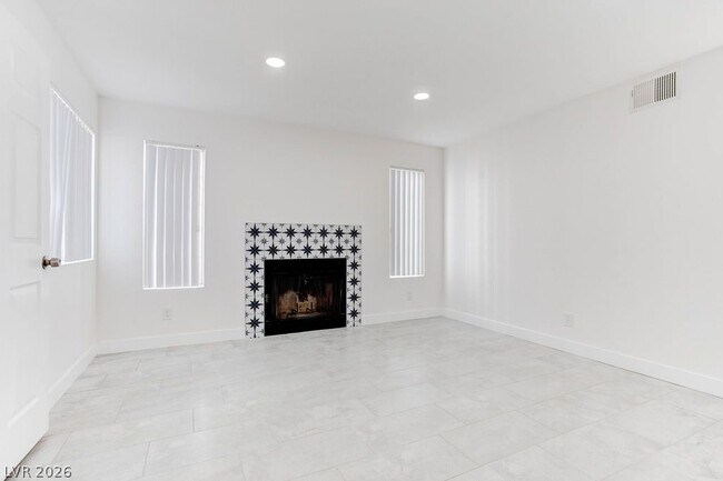 Building Photo - 1870 Nebula Dr