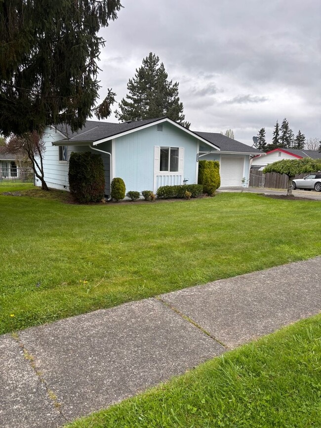 Building Photo - 3 Bed Home with Yard, Garage + In-Unit W/D