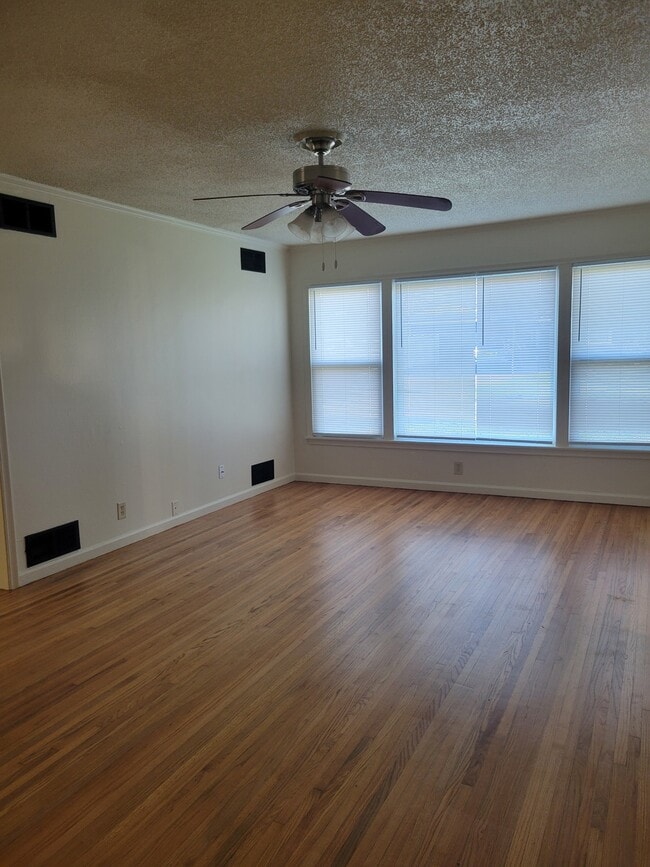 Building Photo - 3506 S Jamestown Ave