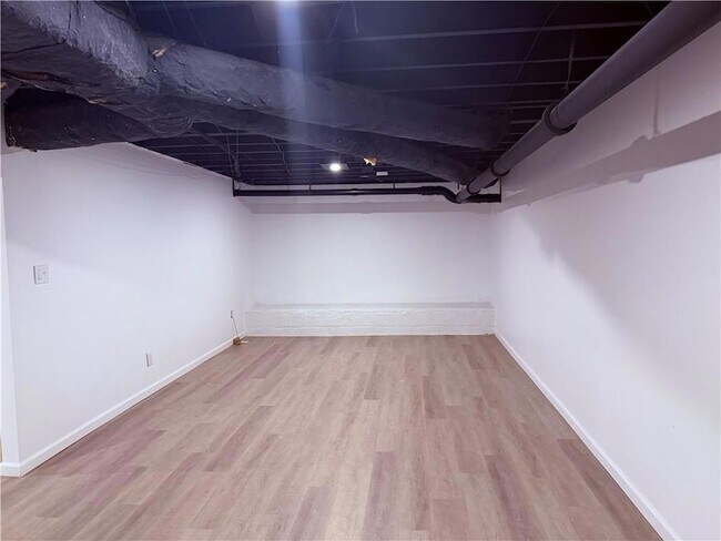 Building Photo - 6651 Castleton Dr NW