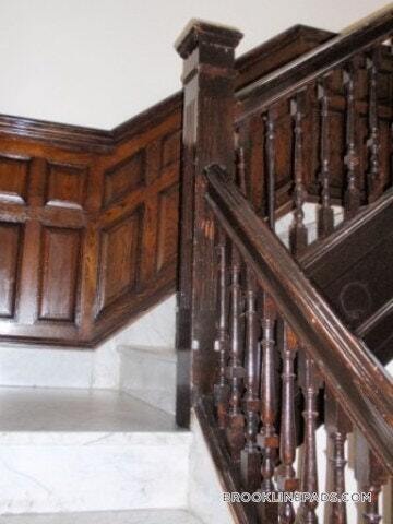 Building Photo - 19 Fairbanks St