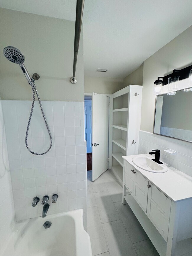 Building Photo - 1234 Belmont Terrace