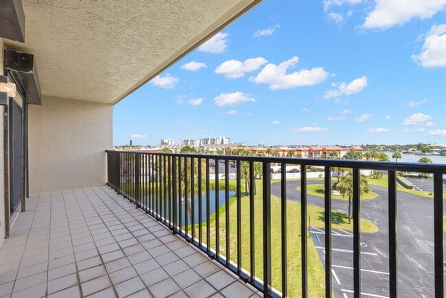 Building Photo - Condo For Rent on ST PETE BEACH!