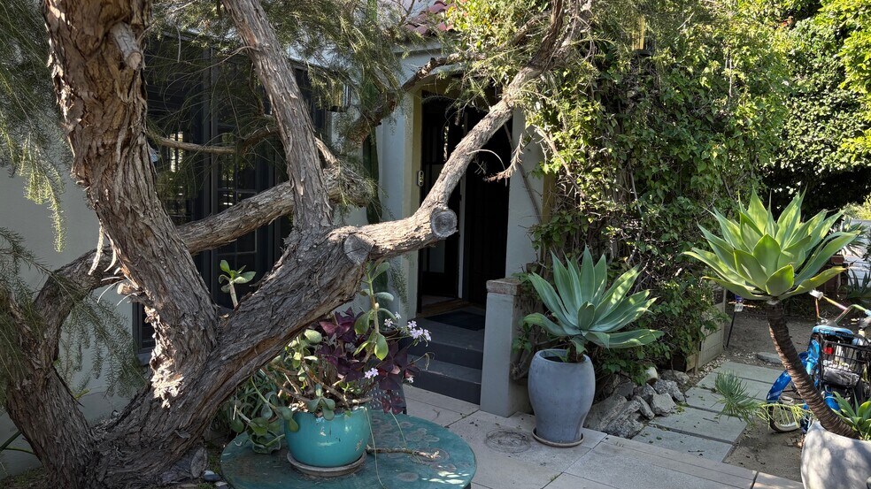 Building Photo - 851 N Ogden Dr