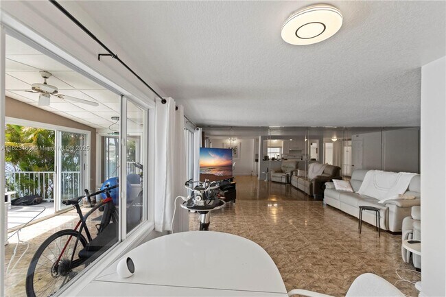 Building Photo - 5620 Lagoon Dr