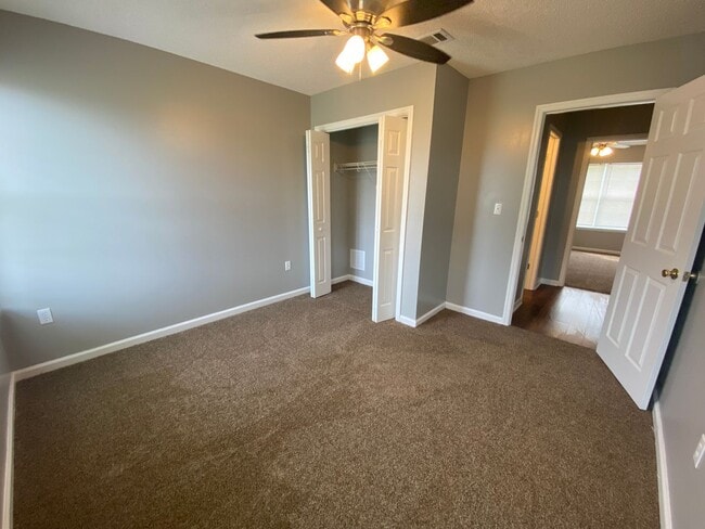 Building Photo - 3928 Laurelbrook Dr
