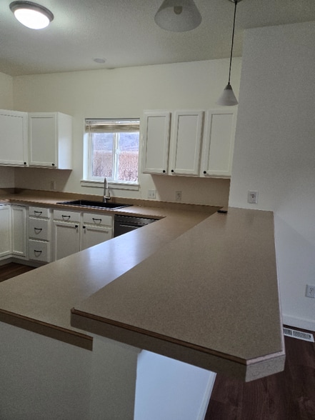 Building Photo - 4281 W Babcock St