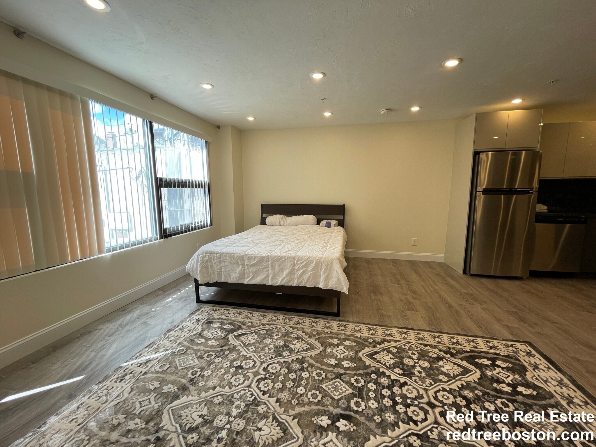 Building Photo - 1028a Commonwealth Ave