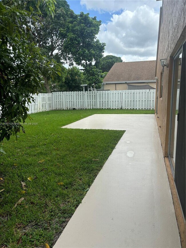 Building Photo - 2661 Huron Way